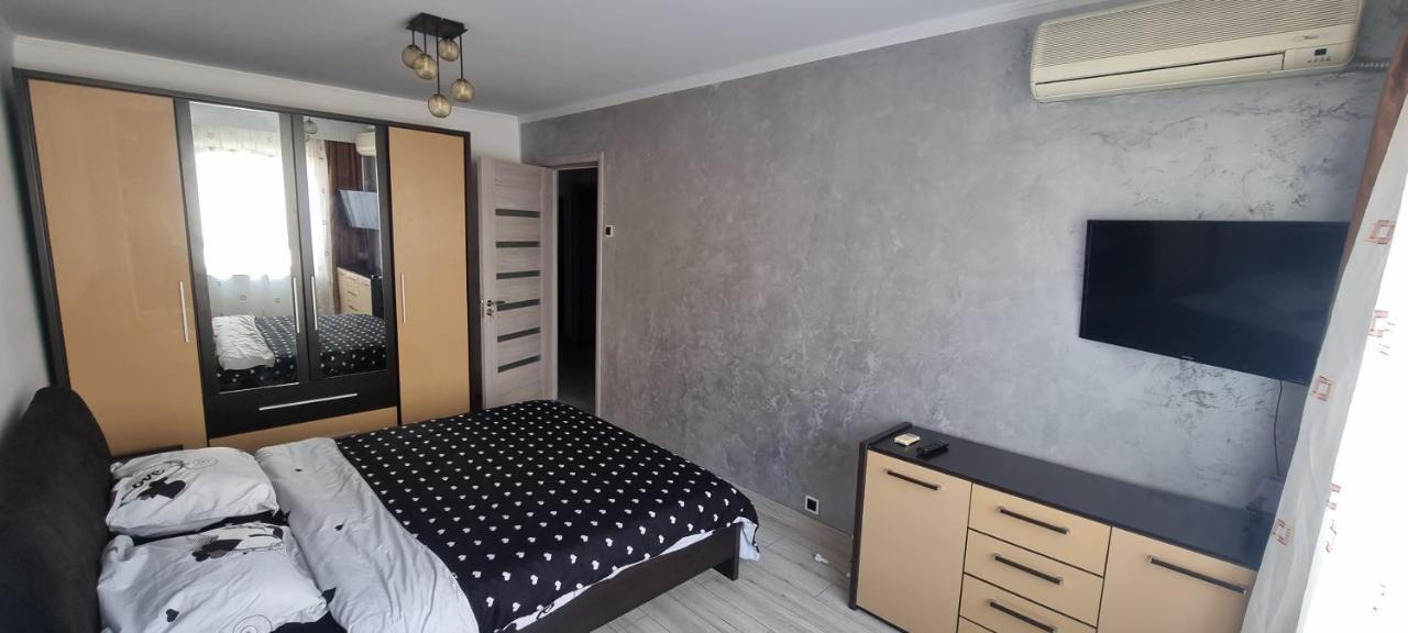 Ilona Apartament 3 Camere Ramnicu Valcea Exterior foto