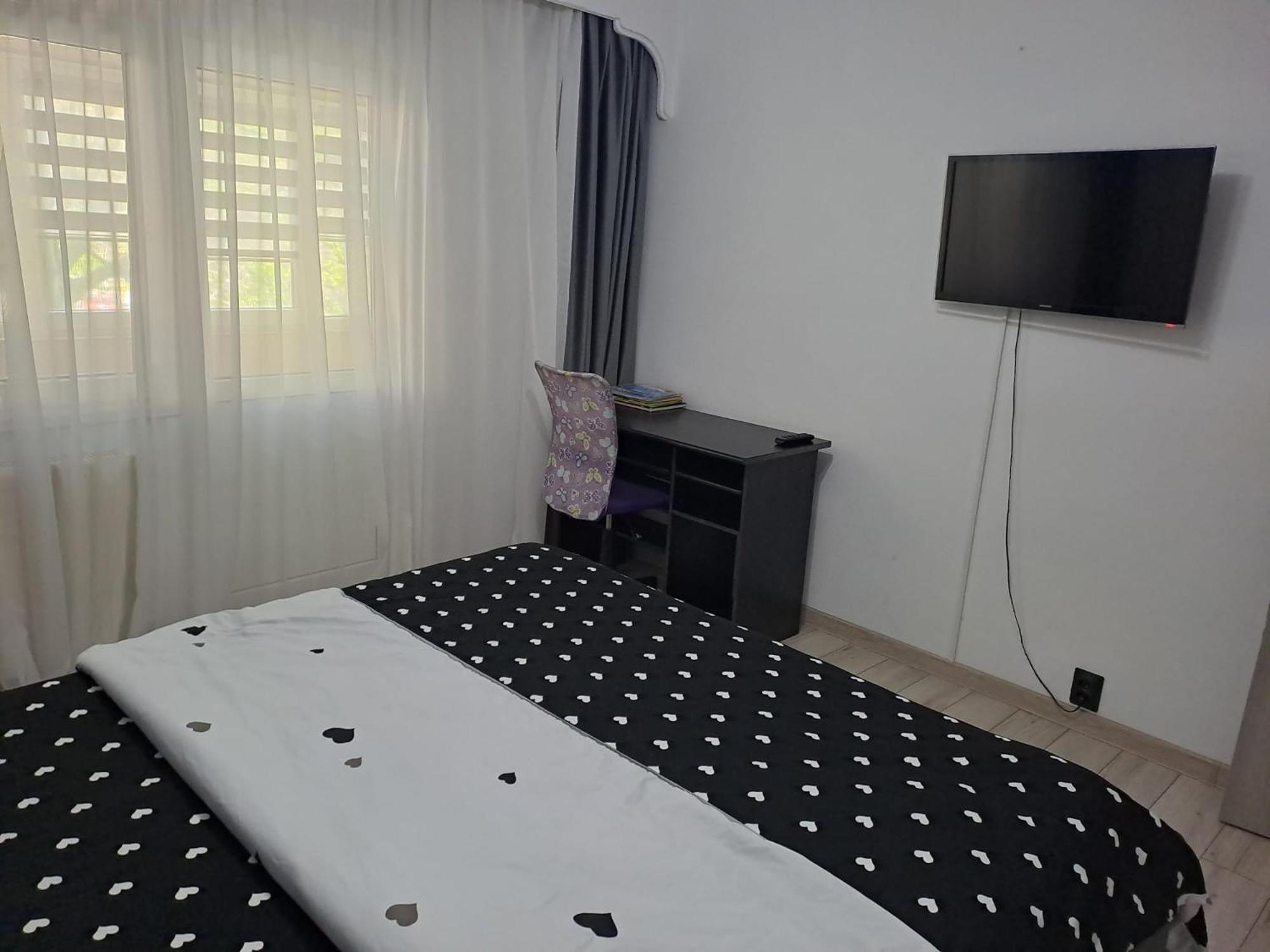 Ilona Apartament 3 Camere Ramnicu Valcea Exterior foto